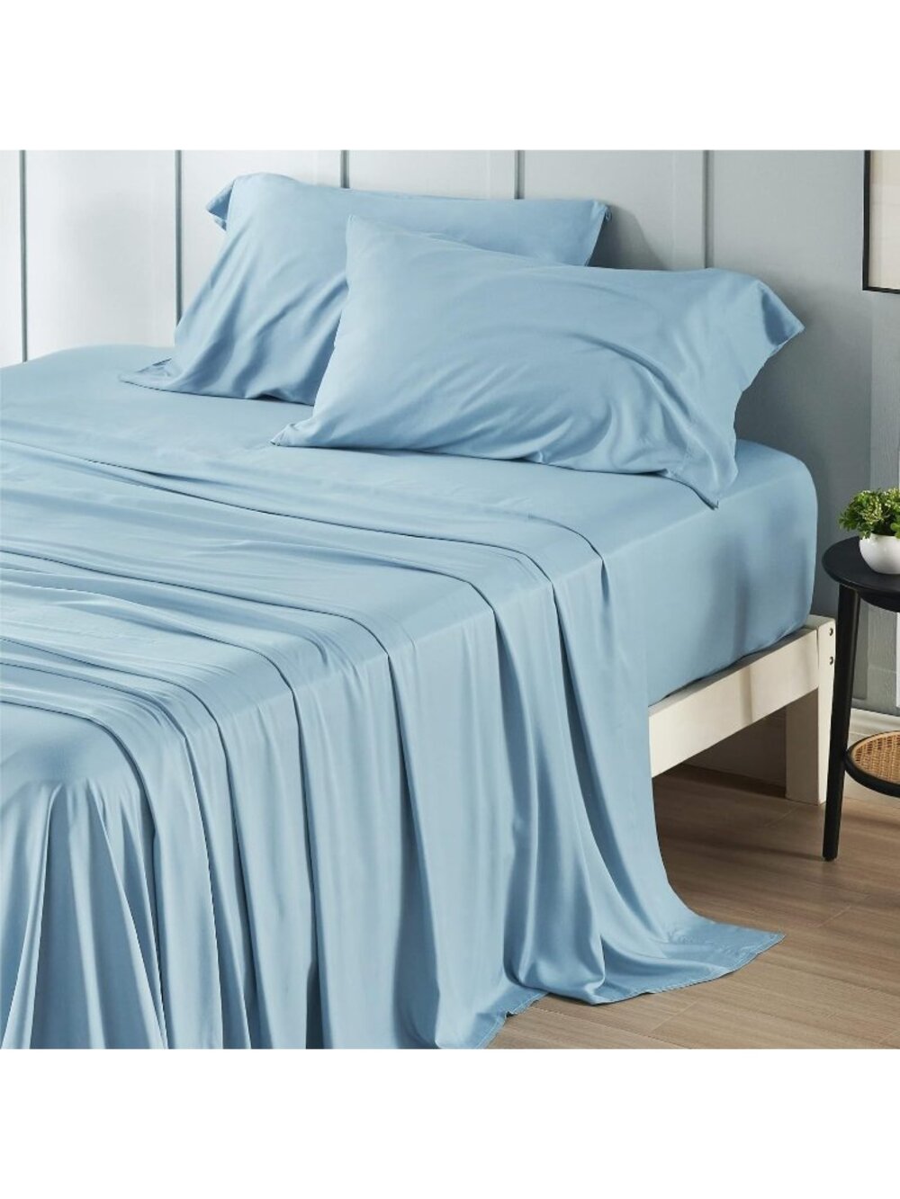 NWOT King Bedsure Sheets in Blue